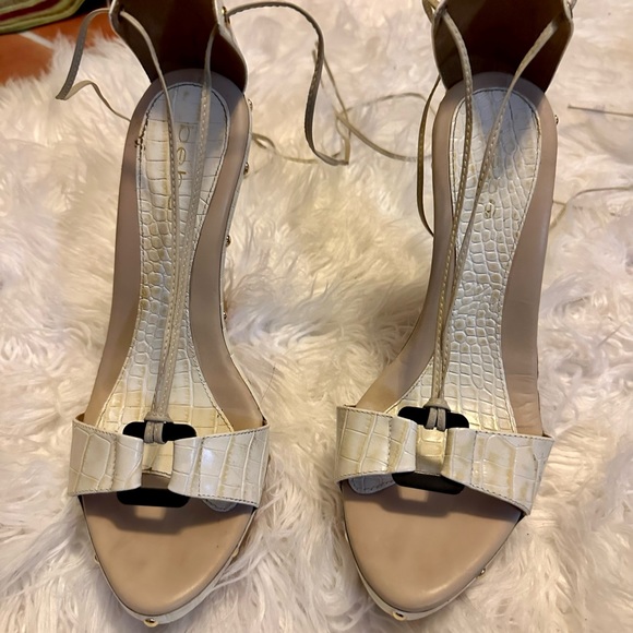 Bebe Heidi style/off white color worn once size 8 - Picture 3 of 12